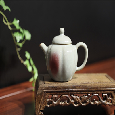  钧瓷茶壶-胭脂醉
