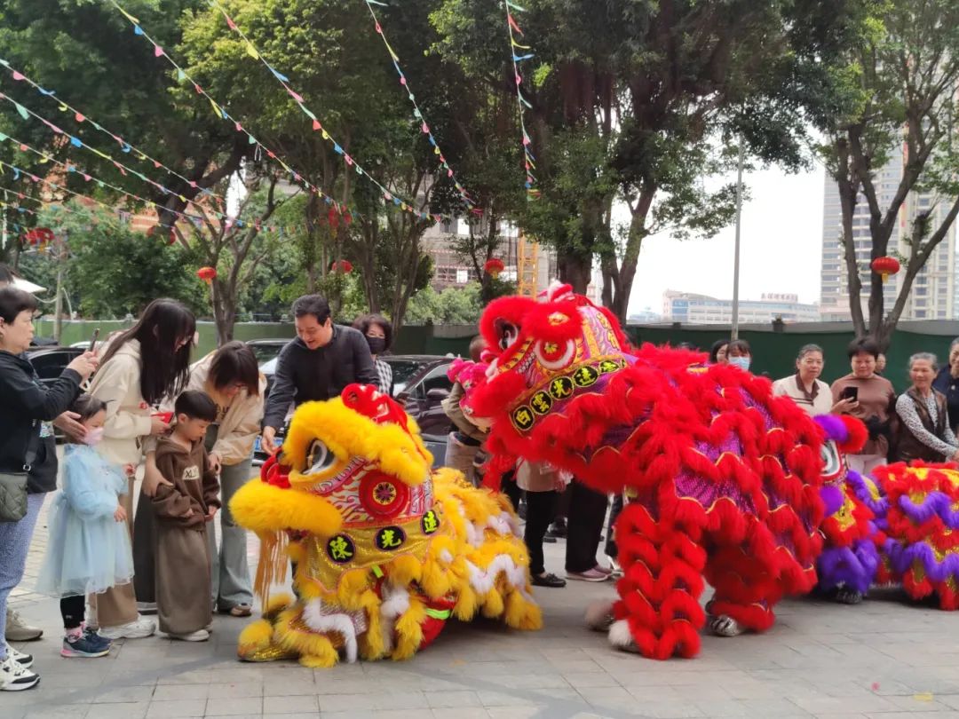 花地湾古玩城醒狮旺场，财到、福到~