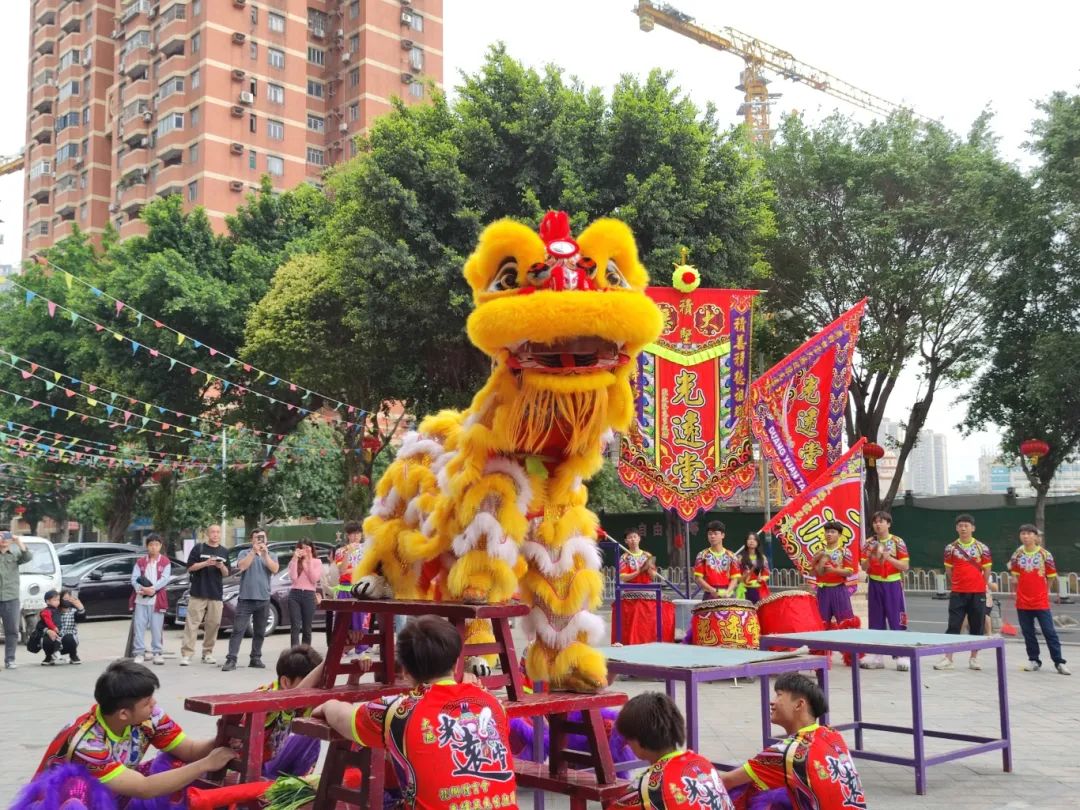 花地湾古玩城醒狮旺场，财到、福到~