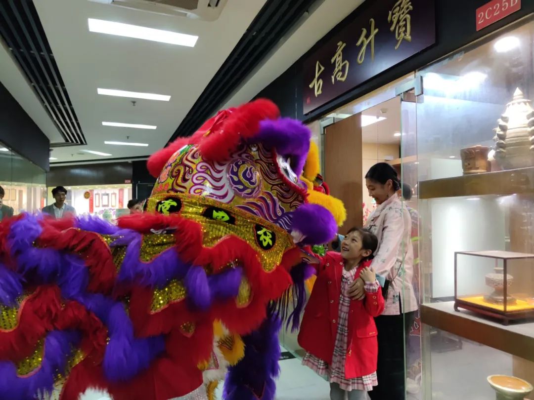 花地湾古玩城醒狮旺场，财到、福到~